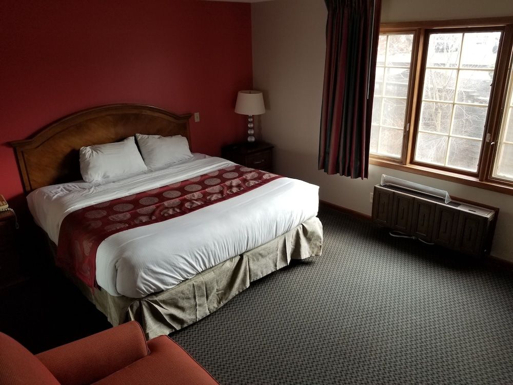 Ramada by Wyndham Flemington 3