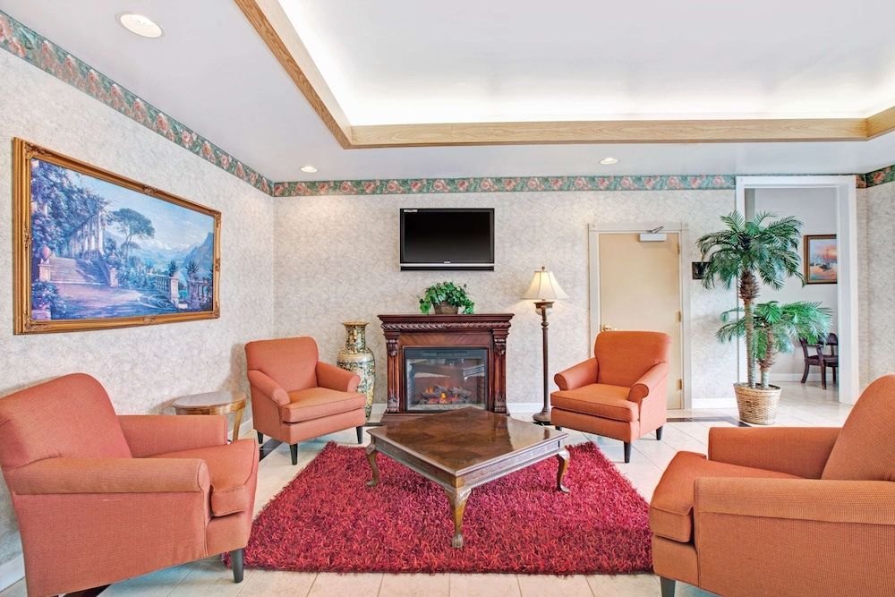 Ramada by Wyndham Flemington 2