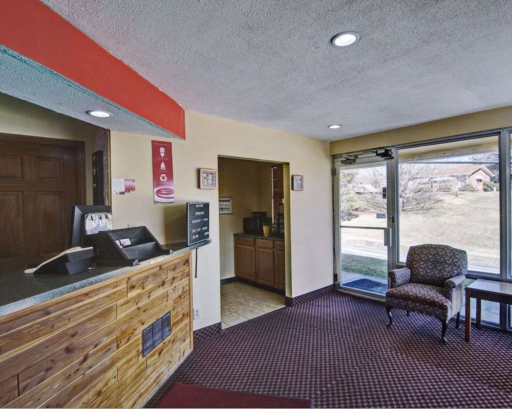 Econo Lodge Near Bluefield College 2