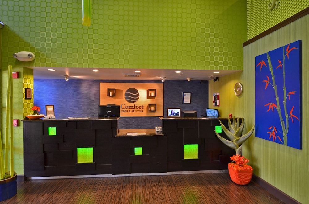 Comfort Inn & Suites Lantana West Palm Beach South 2