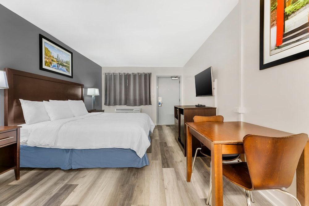 Rodeway Inn Lyons - La Grange 2