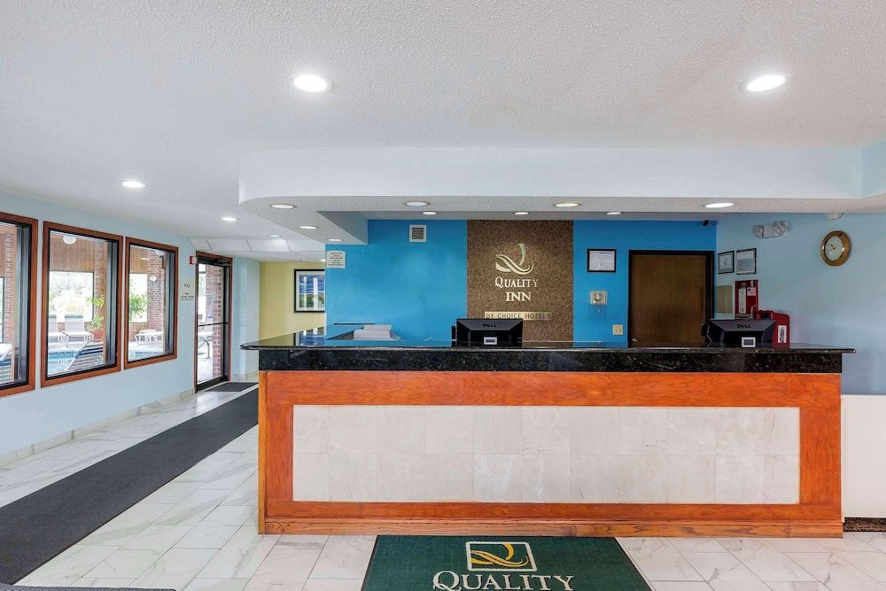 Quality Inn Sycamore - DeKalb 2