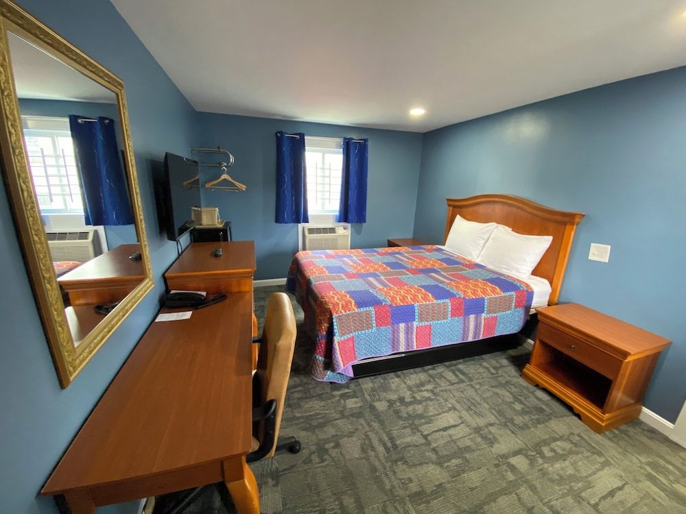 Royal Inn Claremont 2