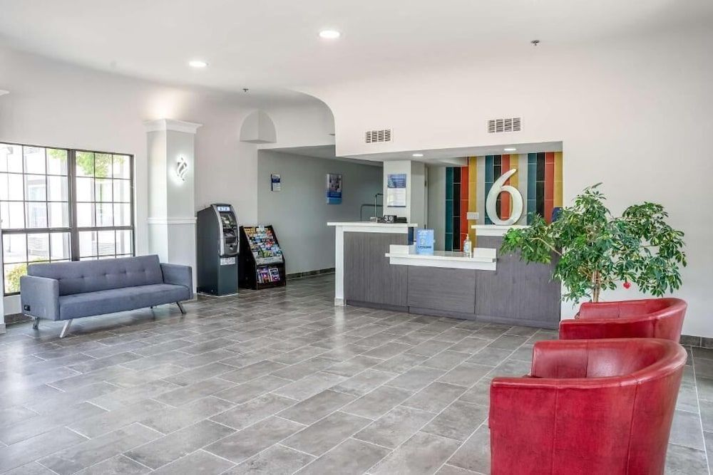 Studio 6 Claremore, OK 3