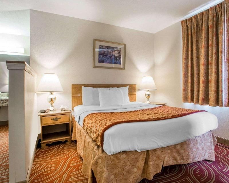 University Inn of Stevens Point 3