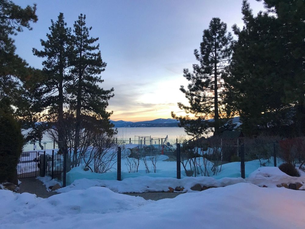 Red Wolf Lakeside Lodge 3 estrelas em Tahoe Vista