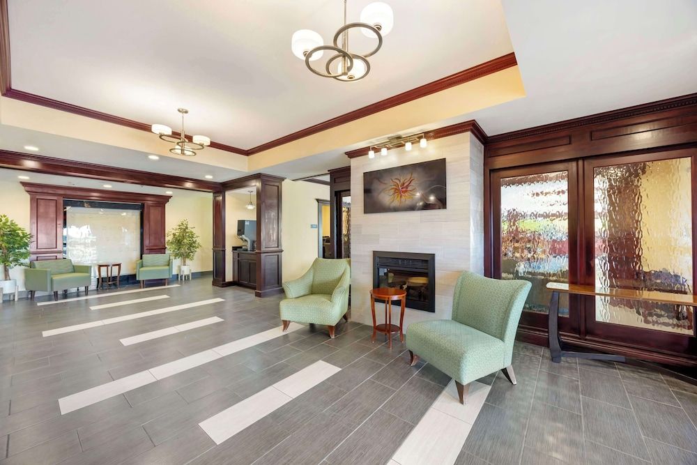 Best Western Plus Pratt 2