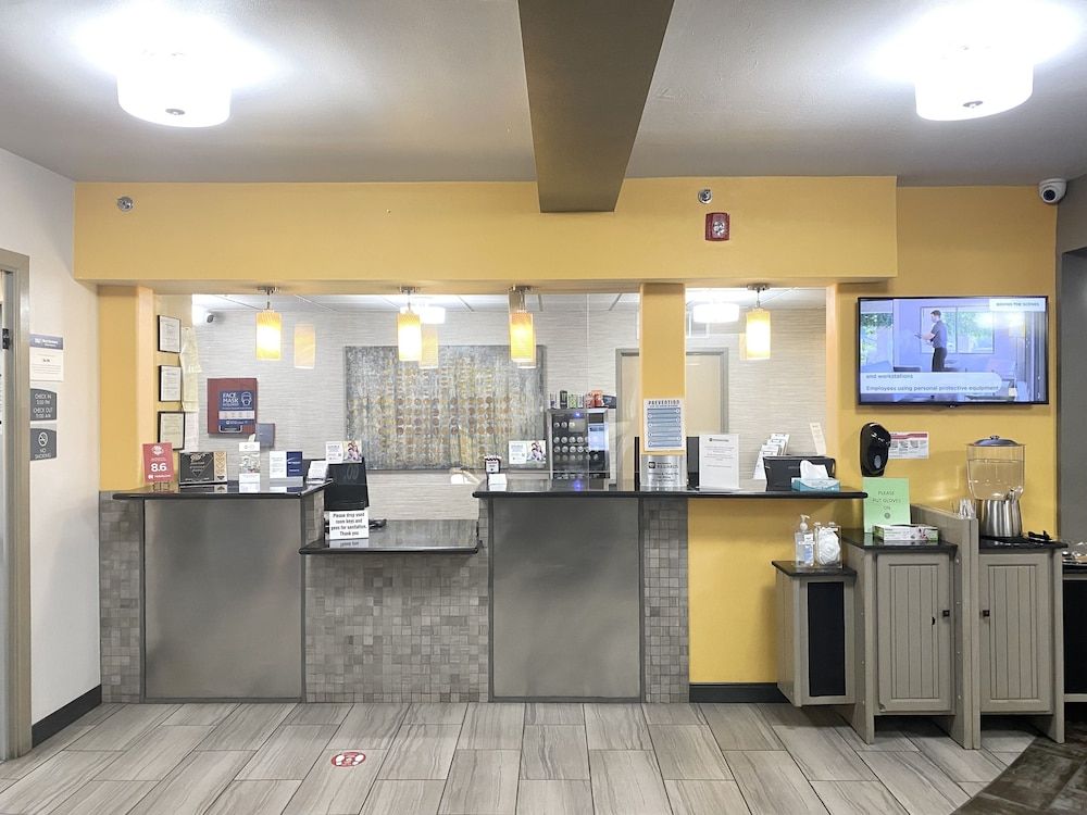 Best Western Plus The Four Corners Inn 3