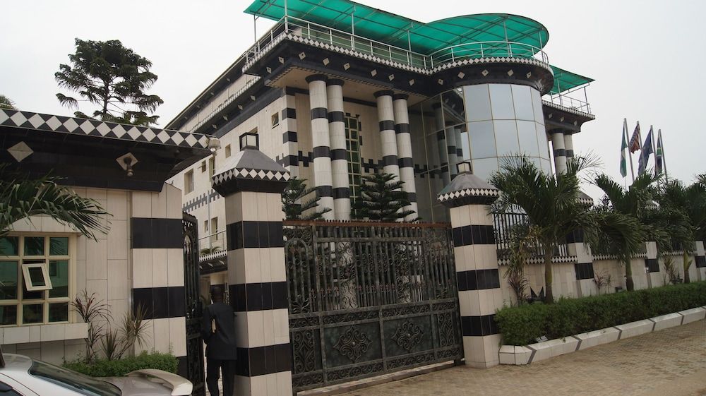 Royalview Hotel And Suites 1