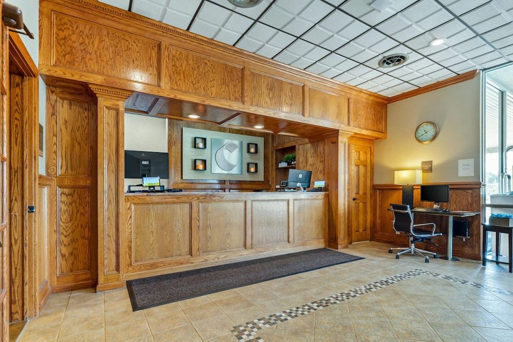 Comfort Inn & Suites Triadelphia 2