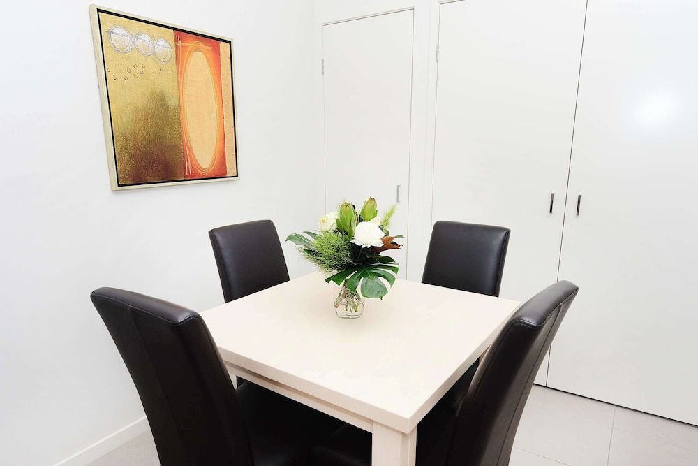 Oaks Middlemount Suites 3