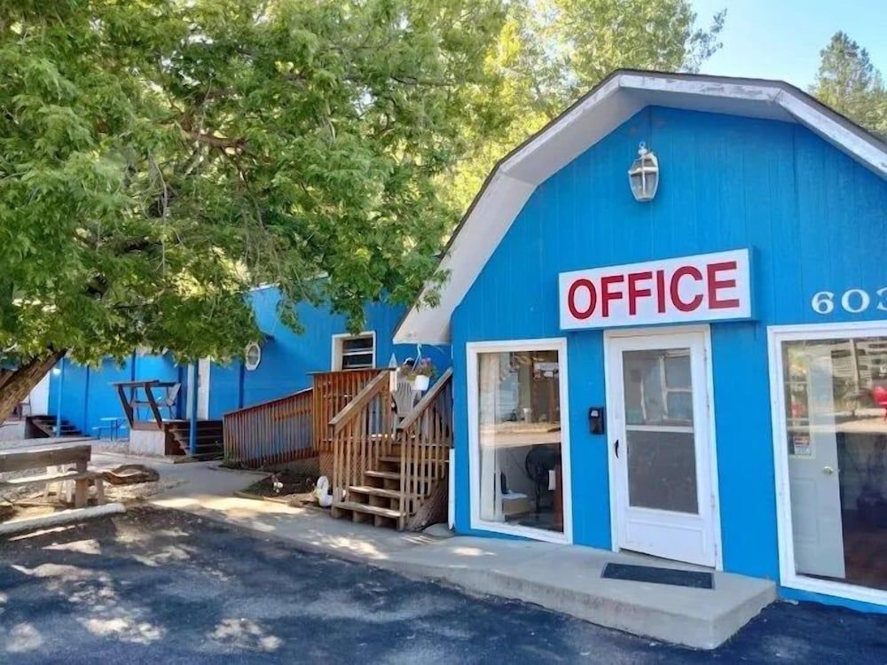 The Brookside Motel Keystone Near Mt Rushmore 2