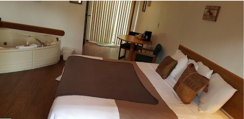 The Brookside Motel Keystone Near Mt Rushmore 3