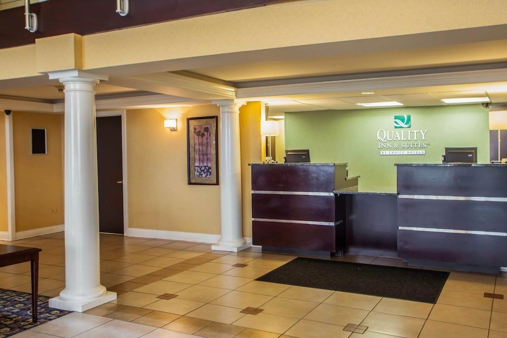 Quality Inn & Suites St Charles -West Chicago 2