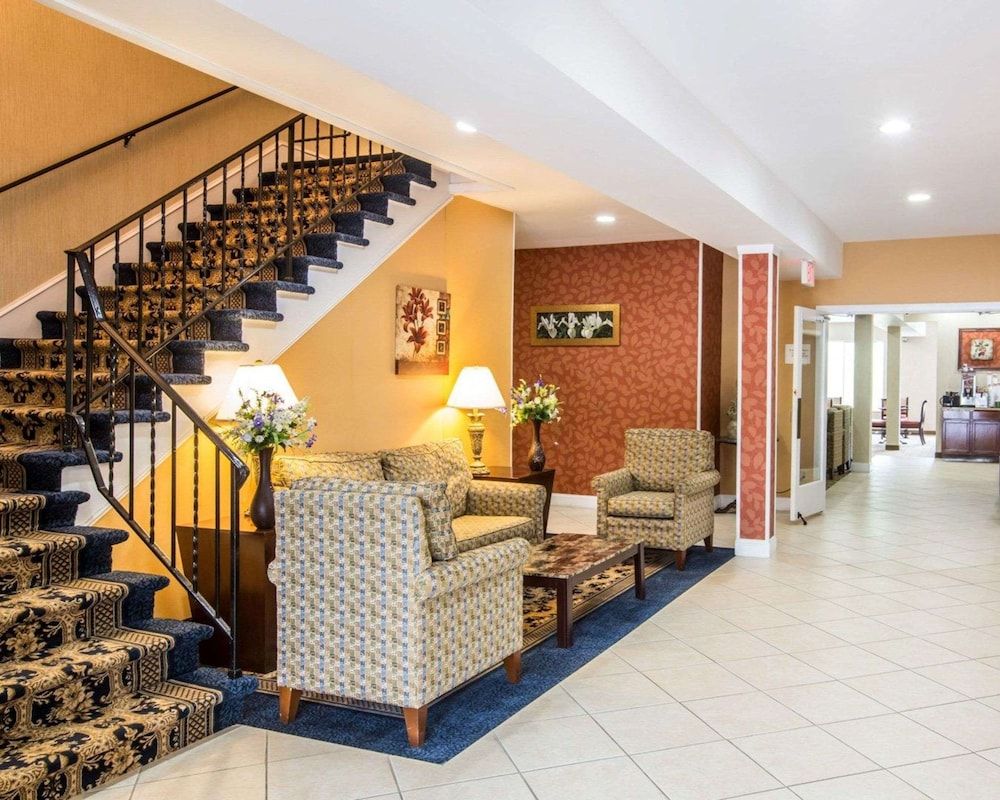 Econo Lodge Lake Region 3