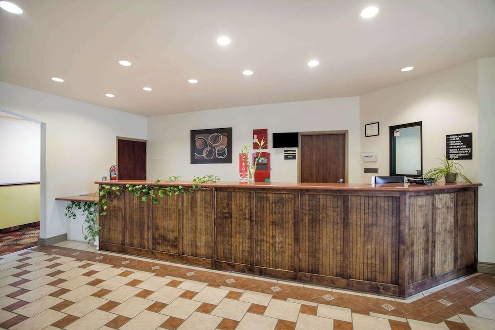 Econo Lodge Anderson 3