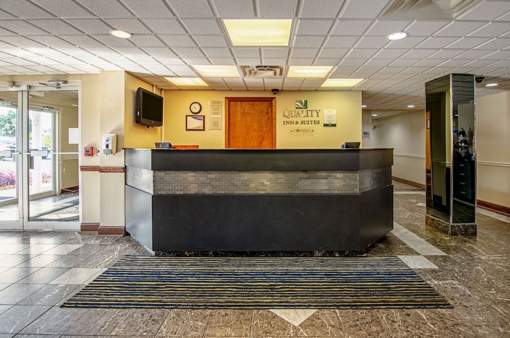 Quality Inn & Suites Bristol North 3