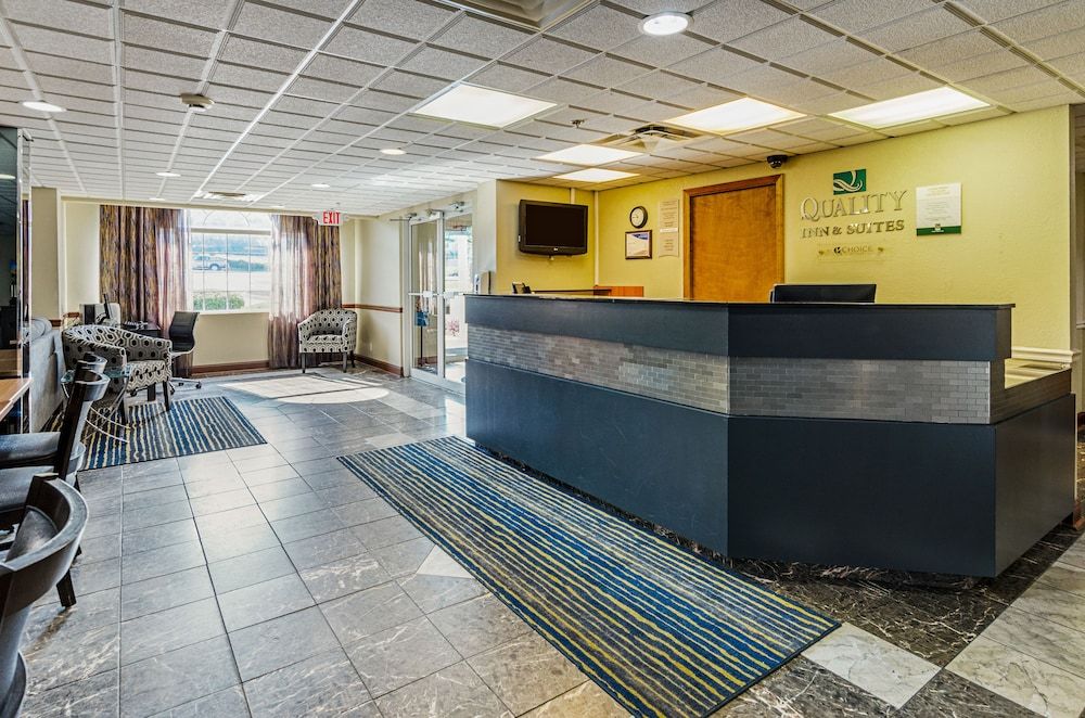 Quality Inn & Suites Bristol North 2