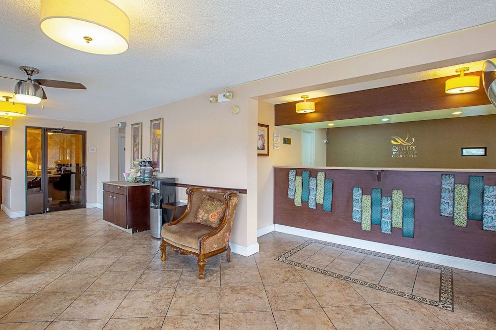 Quality Inn & Suites Live Oak I-10 Exit 283 3