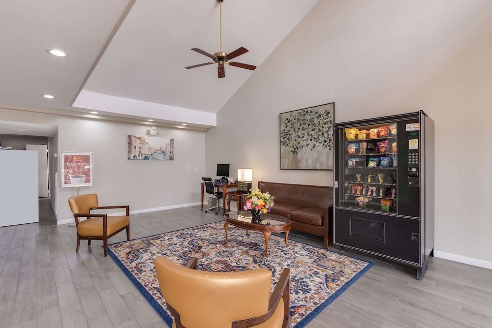 Econo Lodge Greenville near University 3