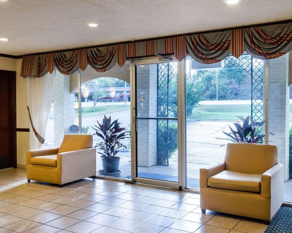 Econo Lodge Kosciusko 3