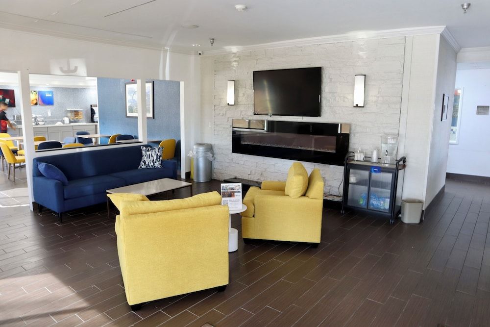 Comfort Inn & Suites Coralville - Iowa City near Iowa River Landing 2