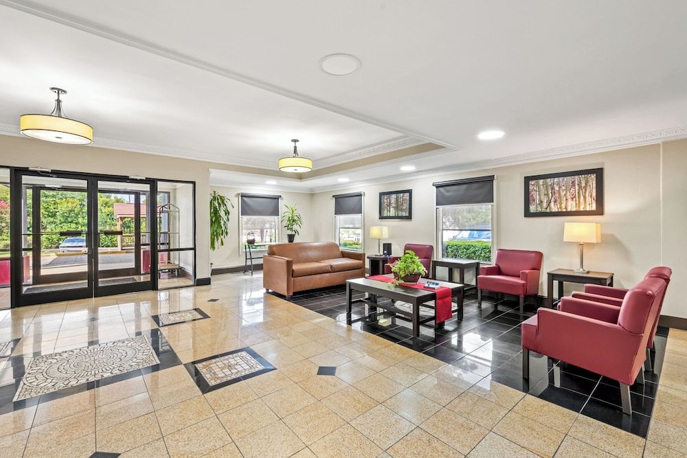 Red Roof Plus+ Henderson 2