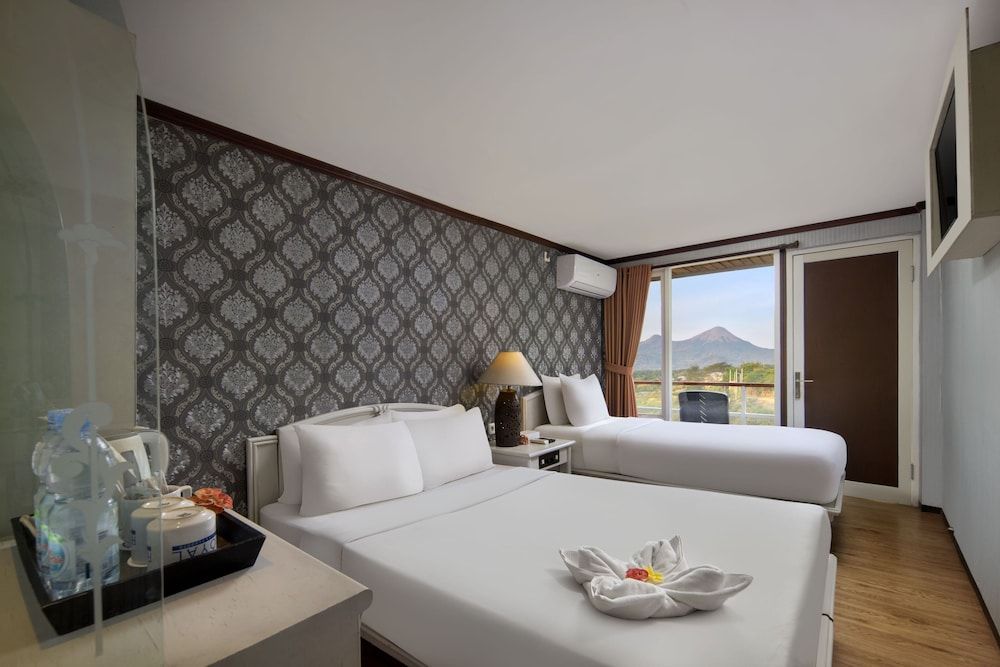 Royal Caravan Hotel Trawas 3