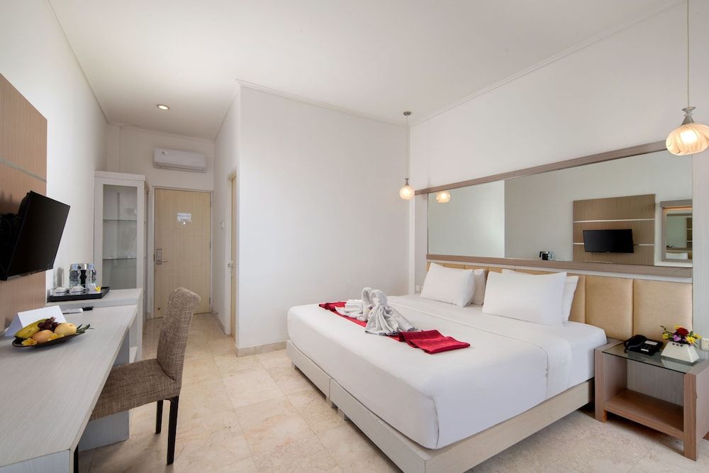 Royal Hotel and Villa Trawas 3