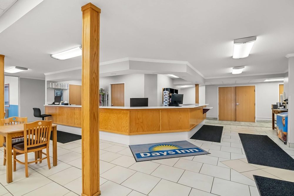 Days Inn by Wyndham Imlay City 3