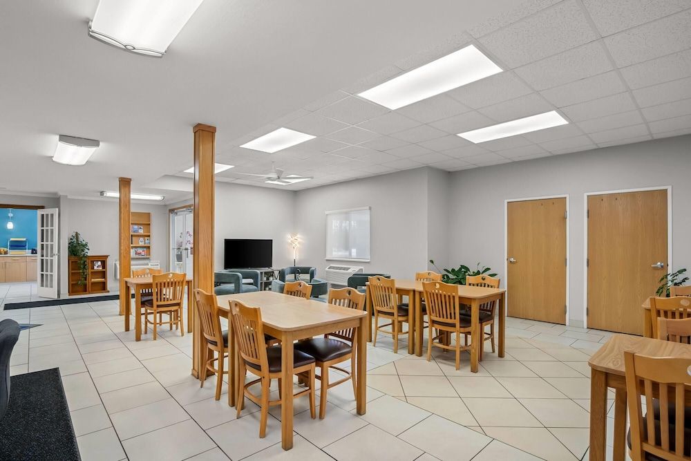 Days Inn by Wyndham Imlay City 2