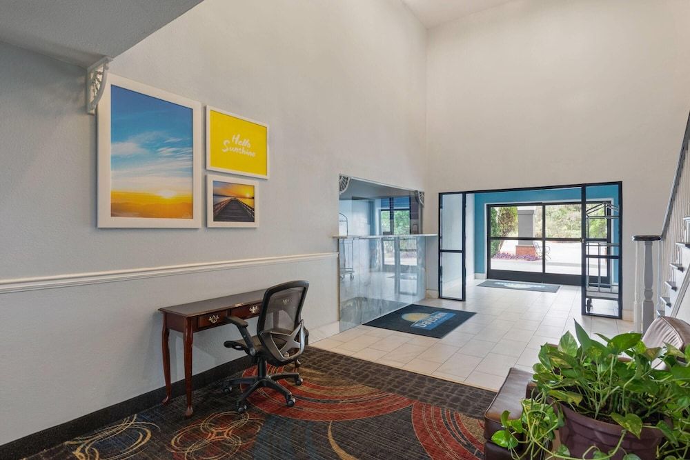 Days Inn by Wyndham Lincoln 3