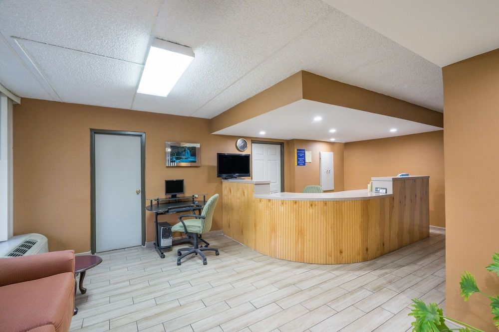 Days Inn by Wyndham Hurricane Mills 2