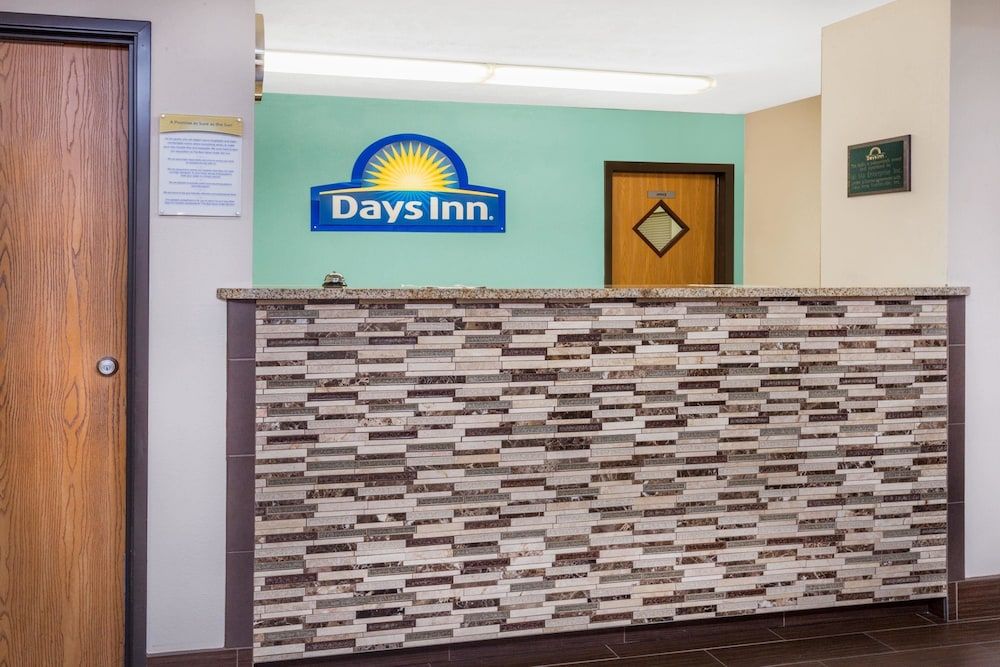 Days Inn by Wyndham Charleston 3