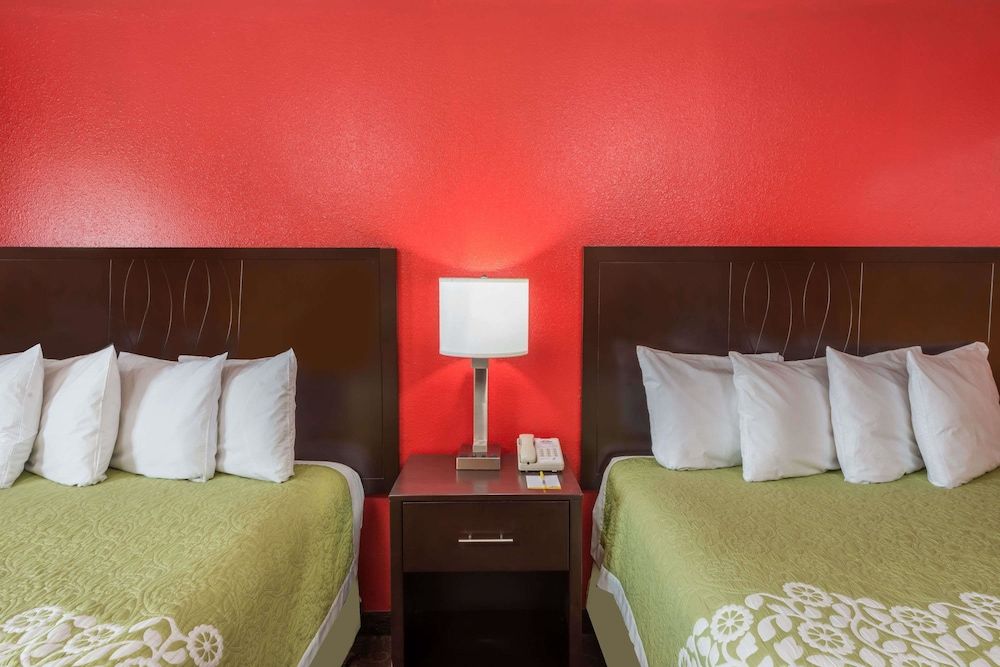 Days Inn by Wyndham Mexico 2