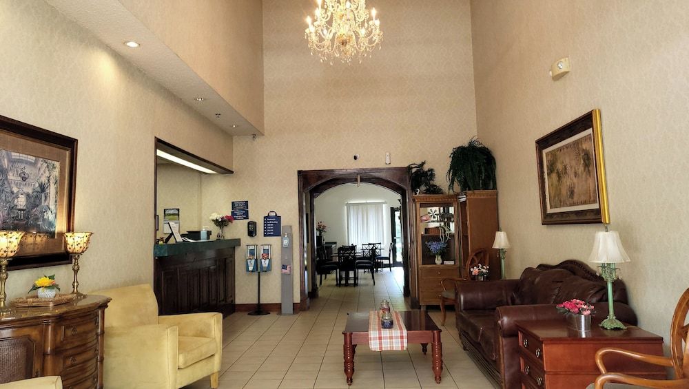 Magnuson Hotel West Liberty 2