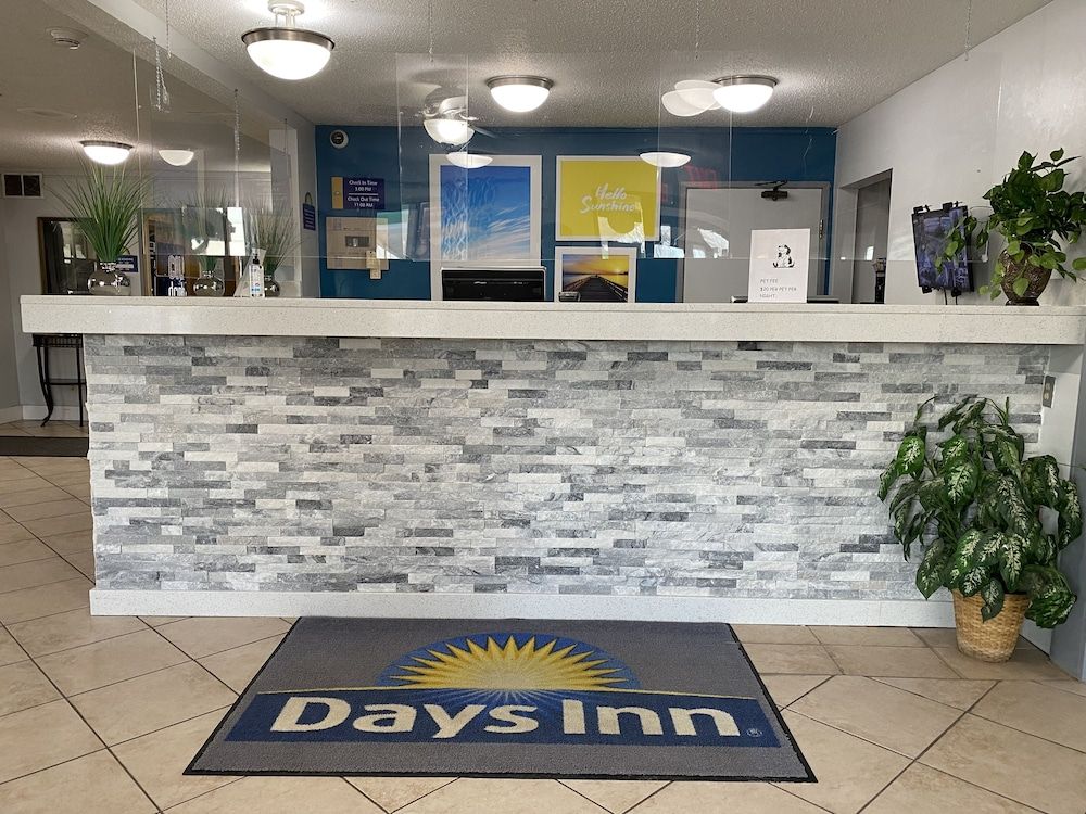 Days Inn by Wyndham Oglesby/ Starved Rock 2