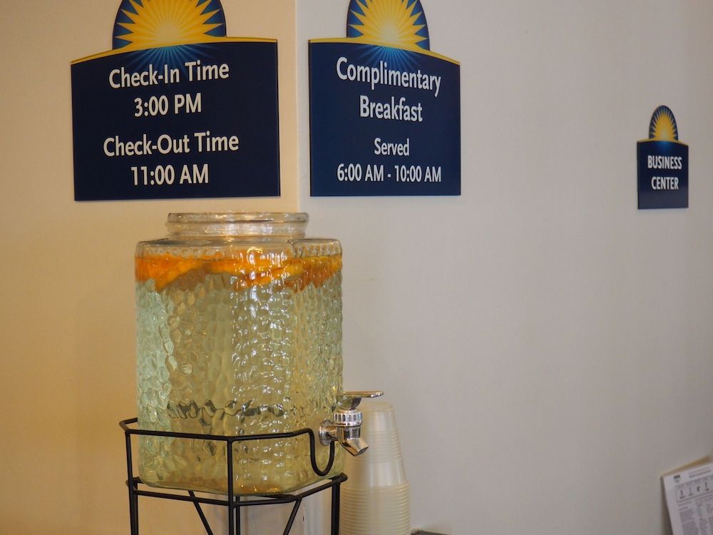 Days Inn by Wyndham Petoskey 2