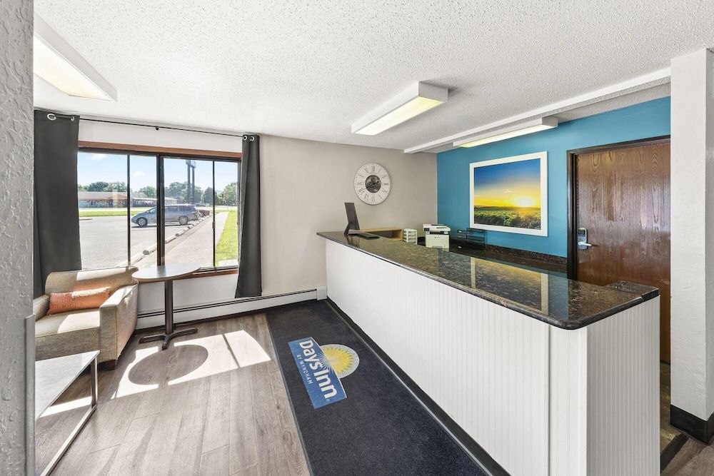 Days Inn by Wyndham Winona 3