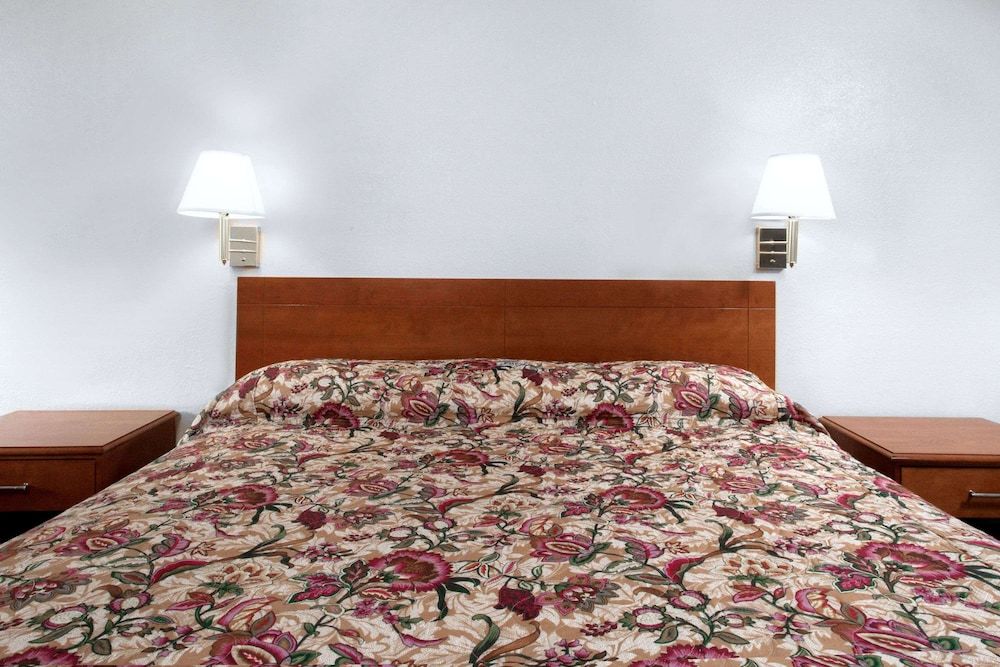 Knights Inn Pittston 3