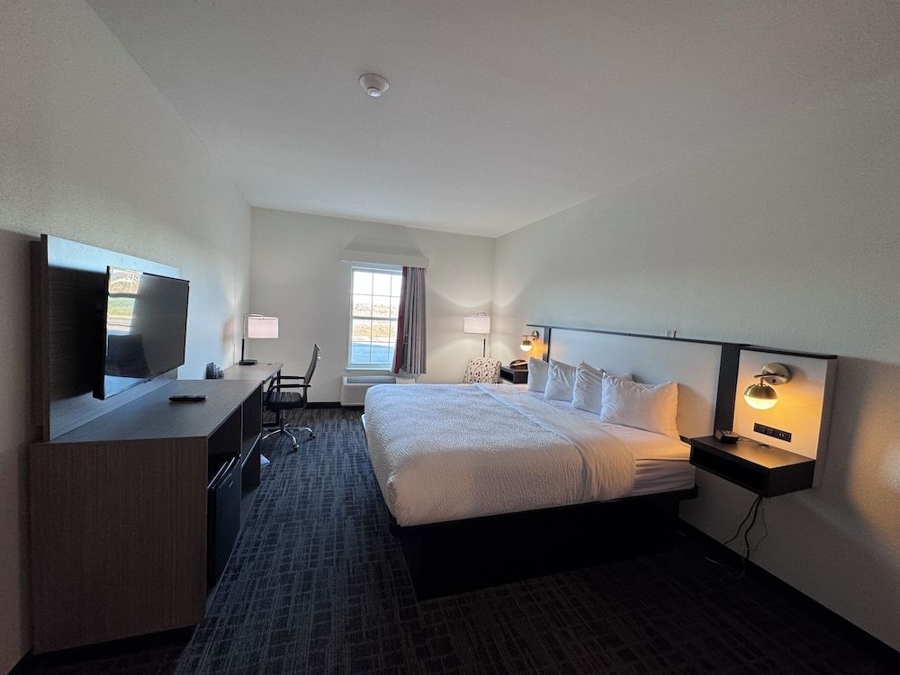 Ramada by Wyndham Sparta/At Speedway 2