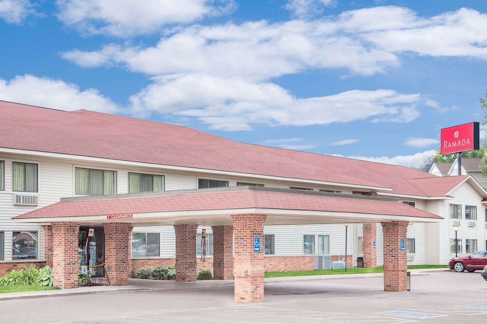 Ramada by Wyndham Hancock Waterfront 3 étoiles à Hancock