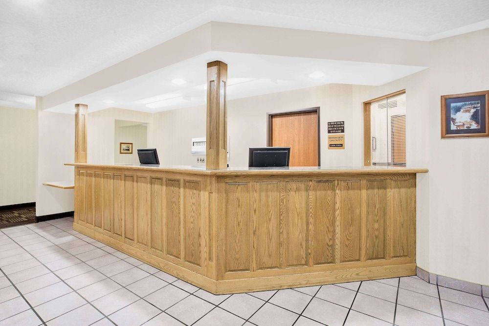 Ramada by Wyndham Hancock Waterfront 2