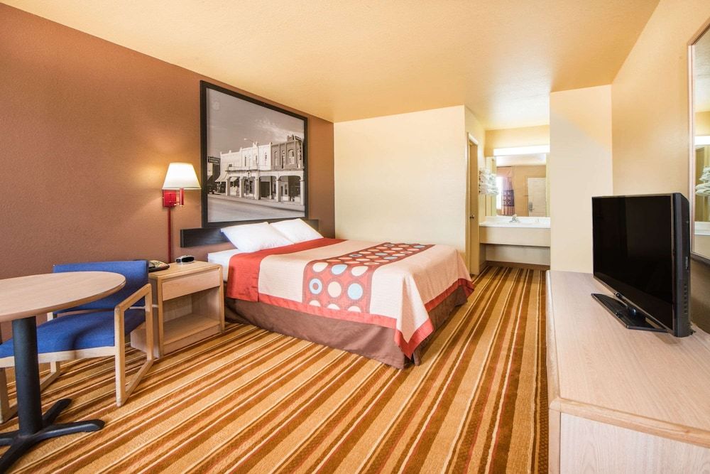 Super 8 by Wyndham Big Cabin/Vinita Area 3