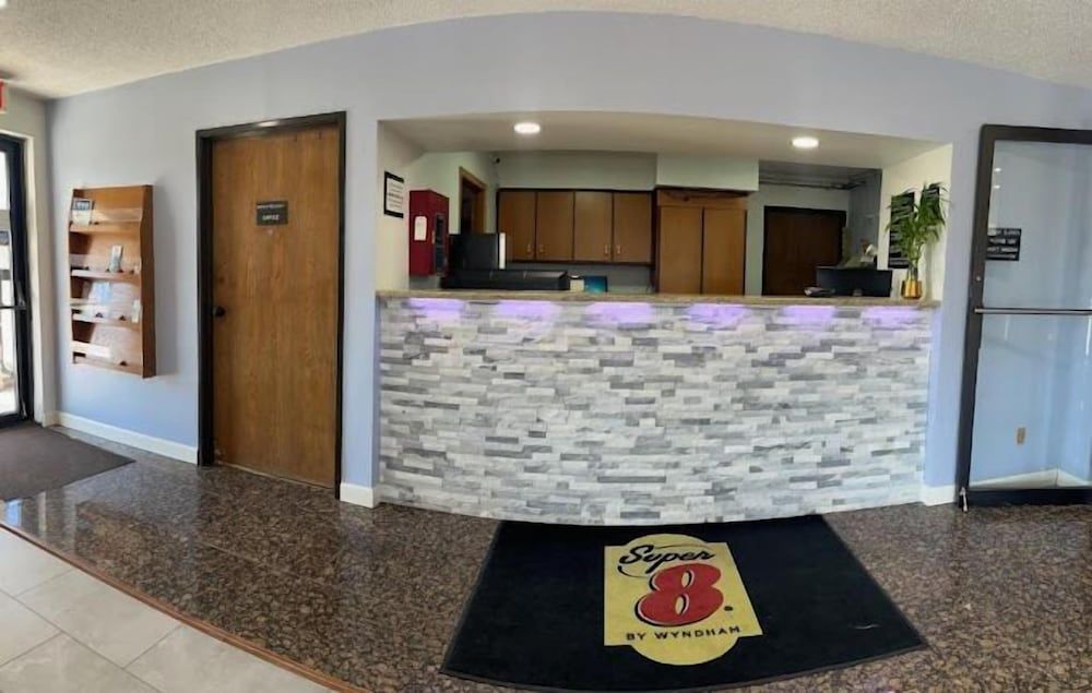 Super 8 by Wyndham Imlay City 2