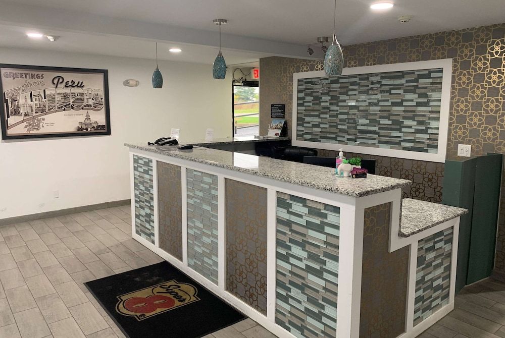 Super 8 by Wyndham Peru Starved Rock State Park 2