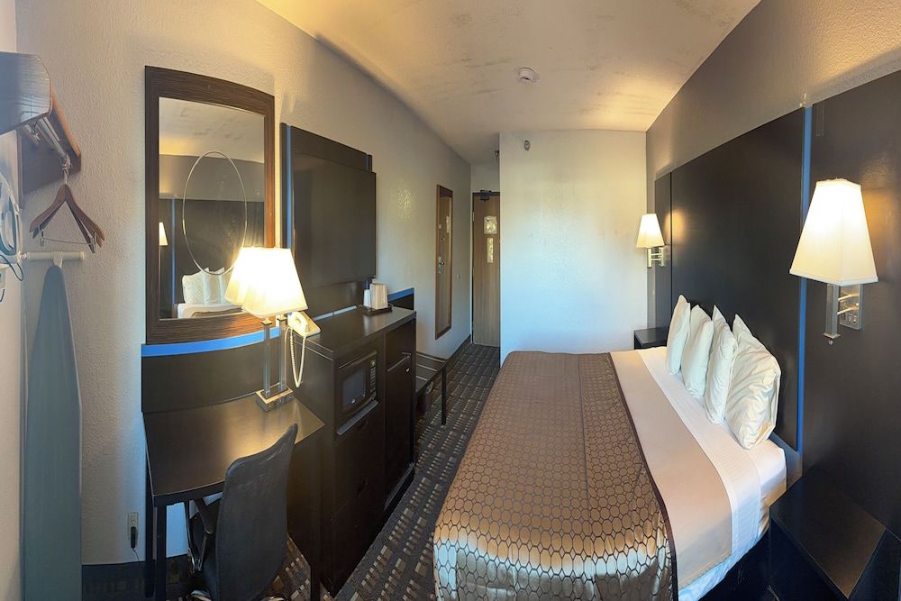 Coratel Inn and Suites by Jasper Stillwater 3