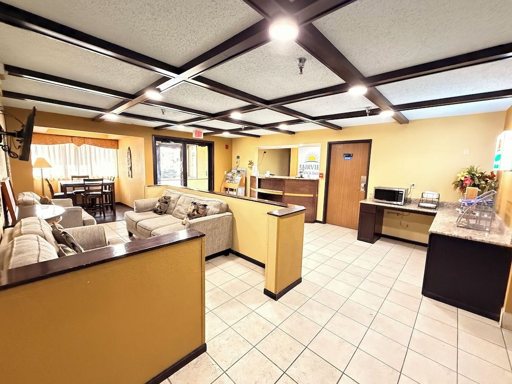 Fairview Inn & Suites Whitewater 2