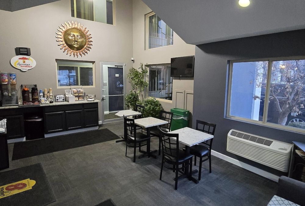 Super 8 by Wyndham Belleville St. Louis Area 3