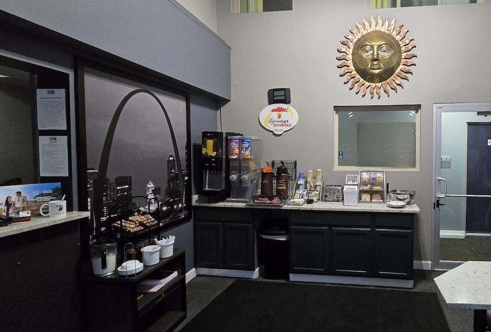 Super 8 by Wyndham Belleville St. Louis Area 2